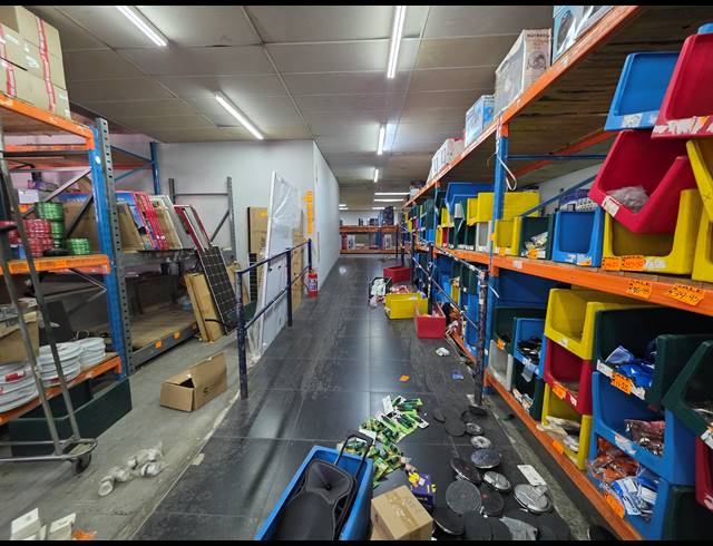 3,434M² WAREHOUSE FOR SALE IN AMALGAM